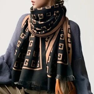 Elegant Women’s Scarf
